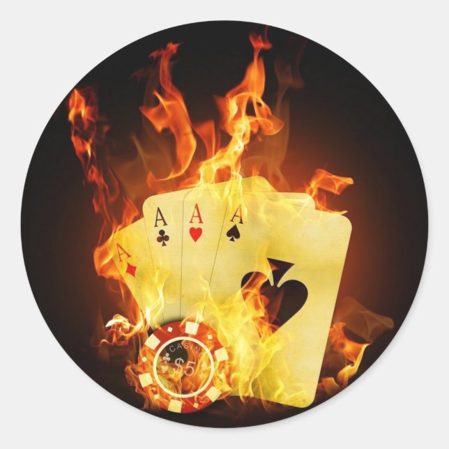 Poker Chips Karten auf Feuer Runder Aufkleber (Vorderseite)