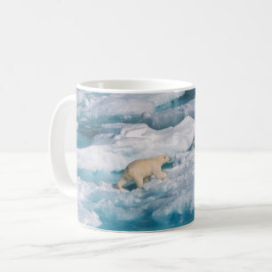Polarbär, der auf dem Meer spaziert Kaffeetasse