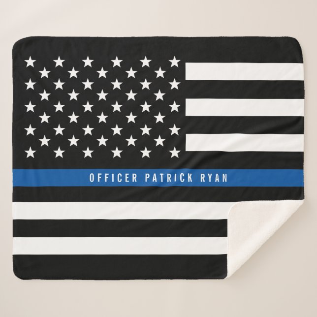 Police Thin Blue Line American Flag Monogram Med. Sherpadecke (Vorderseite (Horizontal))