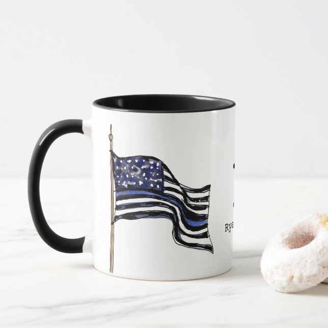Police Thin Blue Line American Flag Monogram Name Tasse (Mit Donut)