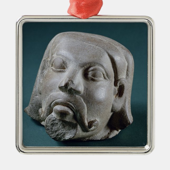 Polierter Sandsteinkopf eines Ausländers, Sarnath, Ornament Aus Metall (Vorne)