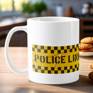 Polizei-Party mit gelben Tatortbändern  Kaffeetasse
