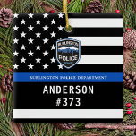 Polizeiabteilung Rechtsdurchsetzung bei Blue Custo Keramikornament<br><div class="desc">Thin Blue Line Police Department Weihnachtsschmuck - Amerikanische Flagge in Polizei Flag Farben, moderne schwarz und blau Design . Passen Sie sich mit Ihrem Abteilungslogo an, und personalisieren Sie die Personalisierung mit dem Namen der Polizeibeamten und der Abzeichen-Nummer. Dieses personalisierte Vollzugsschmuck eignet sich hervorragend für Polizeidienststellen und Strafverfolgungsbeamte, kleine Geschenke...</div>