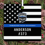 Polizeiabteilung Rechtsdurchsetzung bei Blue Custo Ornament Aus Metall<br><div class="desc">Thin Blue Line Police Department Weihnachtsschmuck - Amerikanische Flagge in Polizei Flag Farben, moderne schwarz und blau Design . Passen Sie sich mit Ihrem Abteilungslogo an, und personalisieren Sie die Personalisierung mit dem Namen der Polizeibeamten und der Abzeichen-Nummer. Dieses personalisierte Vollzugsschmuck eignet sich hervorragend für Polizeidienststellen und Strafverfolgungsbeamte, kleine Geschenke...</div>