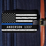 Polizeibeamte für personalisierte Flaggen der blau Gepäckanhänger<br><div class="desc">Thin Blue Line Gepäckmarke - Amerikanische Flagge in der Farbe der Polizei Flag, gestörtes Design. Personalisieren Sie Ihre Daten mit dem Namen des Polizeibeamten oder dem Familiennamen. Diese personalisierte Gepäckmarke für Polizeibeamte ist ideal für Polizei- und Strafverfolgungsfamilien und alle, die sie unterstützen. COPYRIGHT © 2020 Judy Burrows, Black Dog Art...</div>