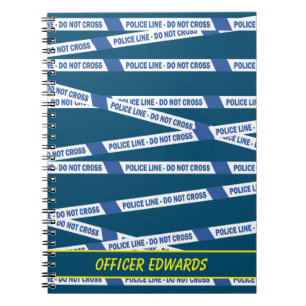 Polizeibeamte Kriminalszene überqueren nicht Blau Notizblock