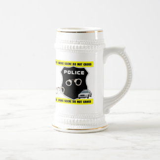 Polizeibeamte-Tatort-Bier Stein Bierglas