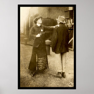 Polizeibeamtin, die eine Festnahme 1909 macht Poster