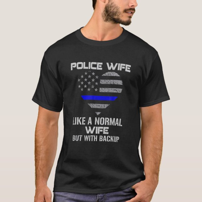 Polizeiliche Ehefrau mit "Backup Thin Blue Line"-F T-Shirt (Vorderseite)