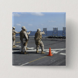 Polizeizug mit der Berretta M9 Button