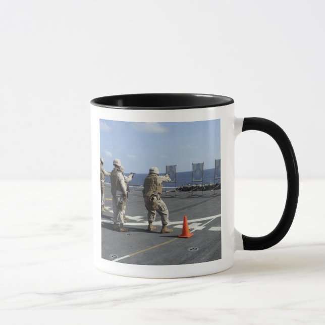 Polizeizug mit der Berretta M9 Tasse (Rechts)