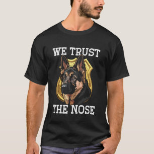 Polizist Wir Vertrauen Auf Die Nase Deutscher Schä T-Shirt