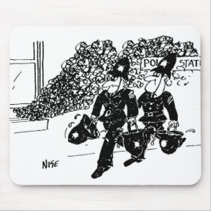 Polizisten nehmen am Feuer auf der Polizeiwache te Mousepad