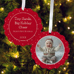 Polka Dot New Parent - Das erste Weihnachtsfest im Ornament Karte<br><div class="desc">Neue Eltern können mit diesem süßen Foto-Ornament an die erste Weihnachtsfeier Ihres Wunderkindes erinnern,  mit einem skurrilen rosa Polka-Punkt auf Rot mit einem Foto auf der einen Seite und einem Text auf der Rückseite.</div>