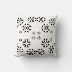 Polka Dot Petals Pattern Kissen
