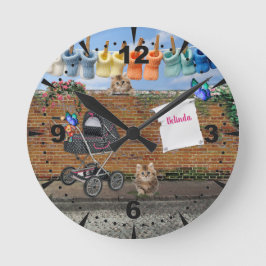 Polka-Dot Street Scene Art Runde Wanduhr