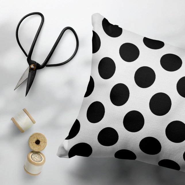 Polka Dots, Polka Dot Pattern, Schwarz und Weiß Dekokissen (Von Creator hochgeladen)