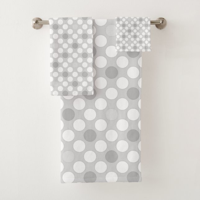 Polka dots white gray and white light gray badhandtuch set (Insitu)