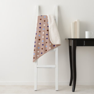 Polka-Herzen auf blassbraun Sherpadecke