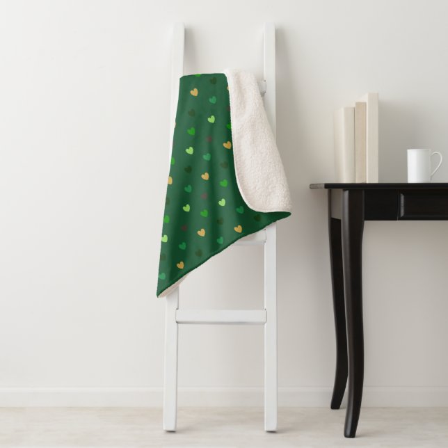 Polka Herzen auf Waldgrün Sherpadecke (Beispiel)