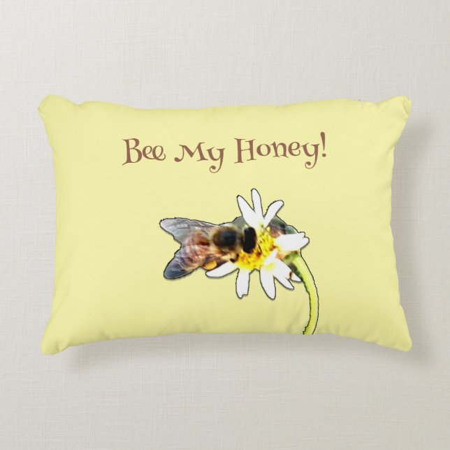 Pollinating Bumble Bee on a Flower Customized Dekokissen (Vorderseite)