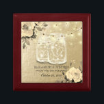Polterabend Floral Mason Jar String Lights Gold Schmuckschachtel<br><div class="desc">Moderne Vorlagen für Hochzeiten - Elegante Imitate mit Blumenmotiven,  Mason Jar und String Lights auf Imitate Gold Foil Hintergrund. Ein perfektes Design für Ihren großen Tag. Alle Textstile,  Farben,  Größen können an Ihre Bedürfnisse angepasst werden!</div>
