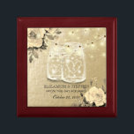 Polterabend Floral Mason Jar String Lights Gold Schmuckschachtel<br><div class="desc">Moderne Vorlagen für Hochzeiten - Elegante Imitate mit Blumenmotiven,  Mason Jar und String Lights auf Imitate Gold Foil Hintergrund. Ein perfektes Design für Ihren großen Tag. Alle Textstile,  Farben,  Größen können an Ihre Bedürfnisse angepasst werden!</div>