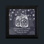 Polterabend Mason Jars String Lights Navy Blue Erinnerungskiste<br><div class="desc">Moderne Vorlagen für Hochzeiten - Eleganter Mason Jar und String Lights auf dem Navy Blue Floral Linen Hintergrund. Ein perfektes Design für Ihren großen Tag. Alle Textstile,  Farben,  Größen können an Ihre Bedürfnisse angepasst werden!</div>