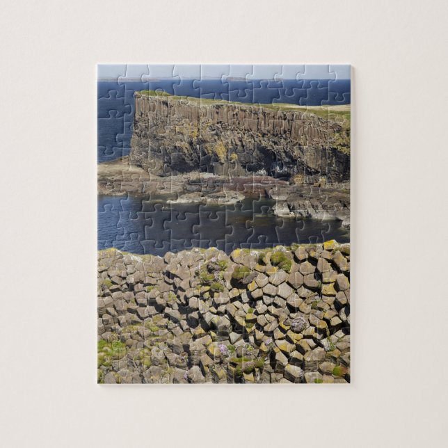 Polygonal basalt, Staffa, vor der Insel Mull, Puzzle (Vertikal)