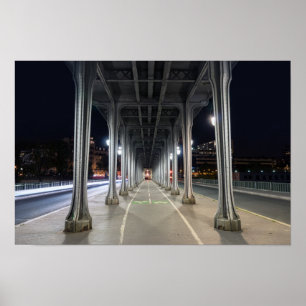 Pont de Bir-Hakeim in night - Paris, Frankreich Poster