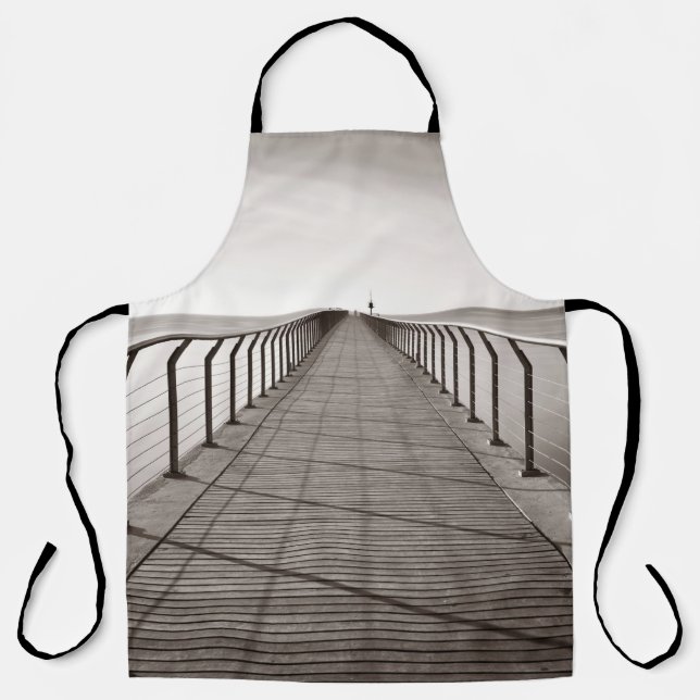 Pont Del Petroli bei Sonnenaufgang in Barcelona in Schürze (Vorderseite)