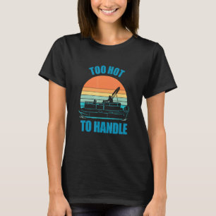 Pontoon-Boot zu heiß zu handhaben T-Shirt