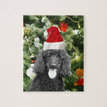 Poodle Dog Christmas Tree Snowman Red Weihnachtsma Puzzle<br><div class="desc">Niedlicher Poodle Hund mit roter Weihnachtsmannmütze mit Weihnachtsbaumschneedekor im Hintergrund.</div>