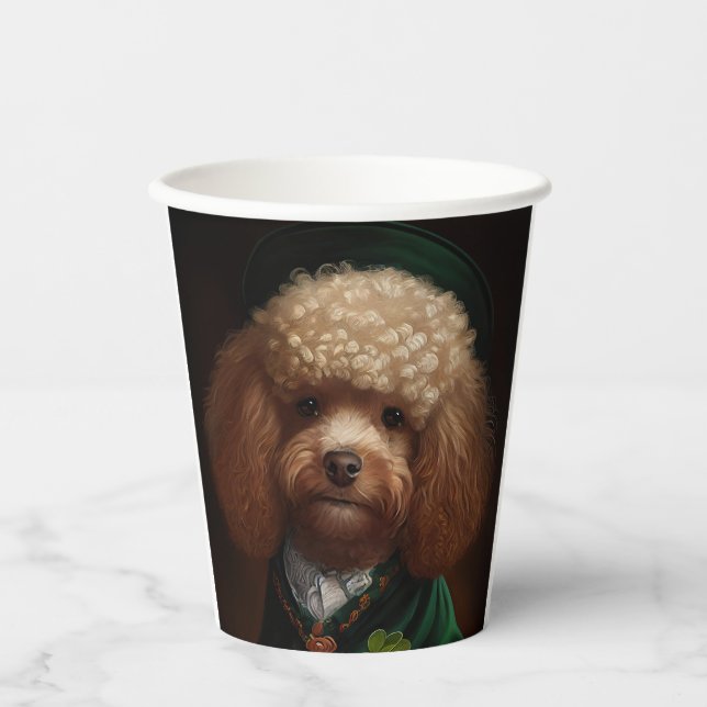 Poodle Dog in St. Patrick's Day Dress Pappbecher (Vorderseite)