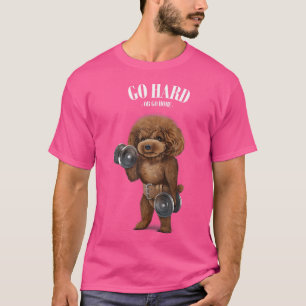 Poodle Dose Muskeltraining mit Dumbell in Fitnes T-Shirt