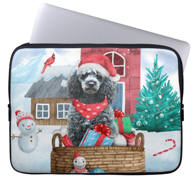 Poodle Hund im Schnee Weihnachtshaus Laptopschutzhülle (Vorderseite)