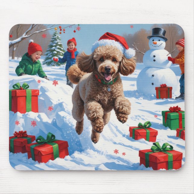 Poodle läuft im Schnee mit Weihnachtshut Mousepad (Vorne)
