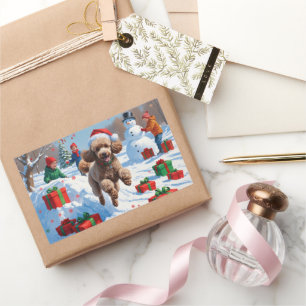 Poodle läuft im Schnee mit Weihnachtshut Rechteckiger Aufkleber