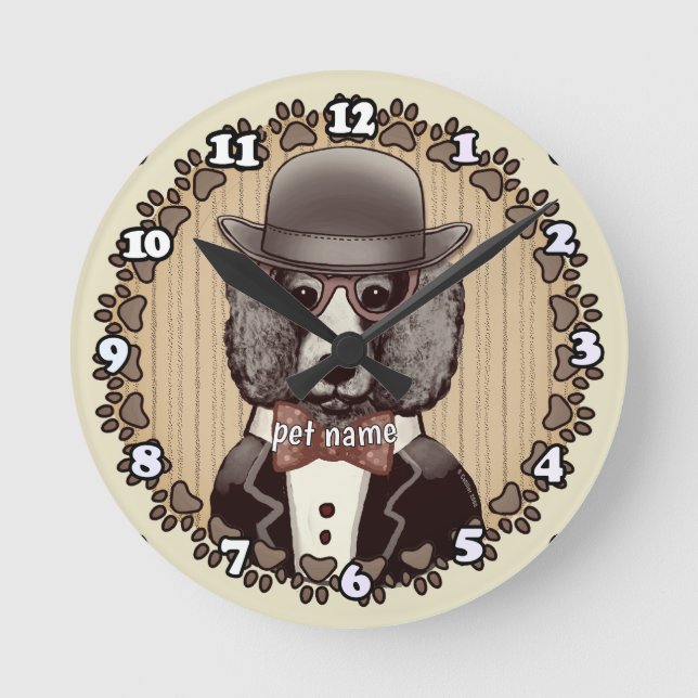 Poodle mit Brille Runde Wanduhr (Vorderseite)