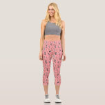 Poodle Rock Retro 50er Mod Pink Schwarz Niedlich Capri Leggings<br><div class="desc">Diese niedlichen französischen überdruckten Capri-Leggings stammen aus den klassischen Poodle-Röcken der 1950er Jahre. Die hübschen Poodle-Hunde sind in Grau und Schwarz gehalten und haben Fell- und Schablonenpompons. Sie verbinden sich in einem sich wiederholenden nahtlosen Muster auf einem Vintag rosa Hintergrund mit einem hellrosa Polka-Punkt-Effekt. Das Design umfasst auch Bögen in...</div>