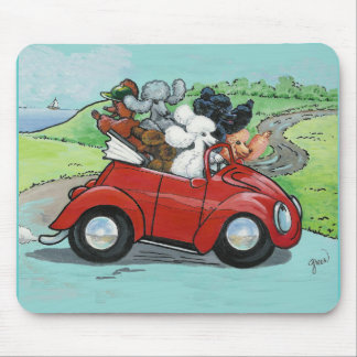 Poodles im Vintagen roten Konvertible Mousepad