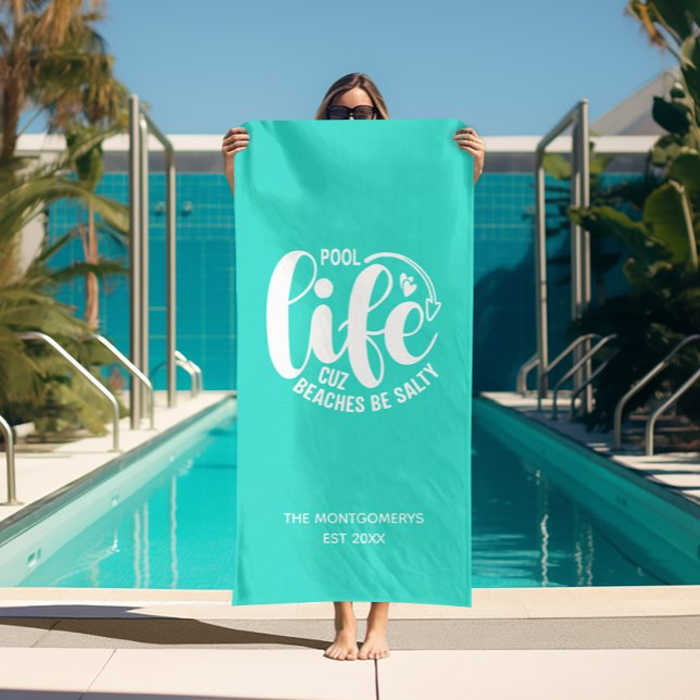 Pool Life Türkis Strandtuch ("Pool life cuz beaches be salty" turquoise beach towel (white on reverse side))