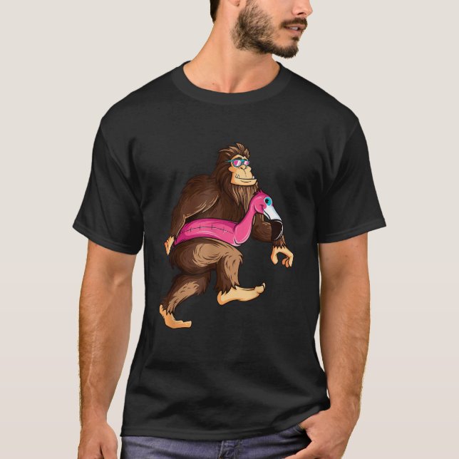 Pool Party Bigfoot Pink Float Flamingo Sasquatch B T-Shirt (Vorderseite)