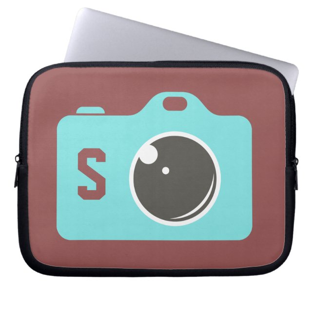 Pop Art Blue Camera Burgundy Monogram Laptopschutzhülle (Vorderseite)