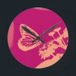 Pop Art Butterfly auf Blume Runde Wanduhr<br><div class="desc">Vintager Schmetterling in der Blume</div>