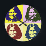 Pop Art Geronimo Runde Wanduhr<br><div class="desc">Pop Art Style Iconic Historische People Images - Freedom Warrior Indian Stamm Chief Geronimo Art</div>