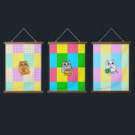 Pop Art Kawaii Katze mit Boba Tee, Ramen und Handw Wandteppich Mit Holzrahmen<br><div class="desc">Wenn Sie Blasen-Tee,  Ramen Noodles und Crafting,  Nähen oder Stricken mögen,  dann ist dies ein niedliches Kunsttrio für Sie!</div>