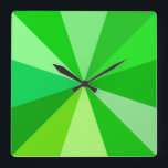 Pop Art Modern 60er Funky Geometric Rays in Green Quadratische Wanduhr<br><div class="desc">Diese angesagte,  Retro-60er-inspiriert Pop-Kunst-Quadrat-Uhr hat psychedelische grüne Strahlen / Sonnenaufgänge Schießen in einem geometrischen Muster. Es gibt zwölf Strahlen,  um die Zeit zu markieren - kein Bedarf für Zahlen auf dieser funky,  minimalistischen,  ultra-Mod Uhr. Es ist groovy,  Baby.</div>