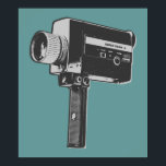 Pop Art Super 8 Filmkamera Poster<br><div class="desc">Damals in den 1950er und 1960er Jahren produzierte die Super 8-Filmkamera Zuhause-Filme für Familien überall. Das Design der Super 8 Movie Camera wurde mit einer Pop-Kunstbehandlung versehen und ist in Grau und Schwarz gehalten. Wenn Sie ein Filmbuff oder eine Liebe sind, die Filme und Videos machen, dann ist die Pop...</div>