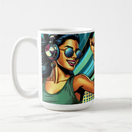 Pop Art Woman in Kopfhörern tanzen Kaffeetasse